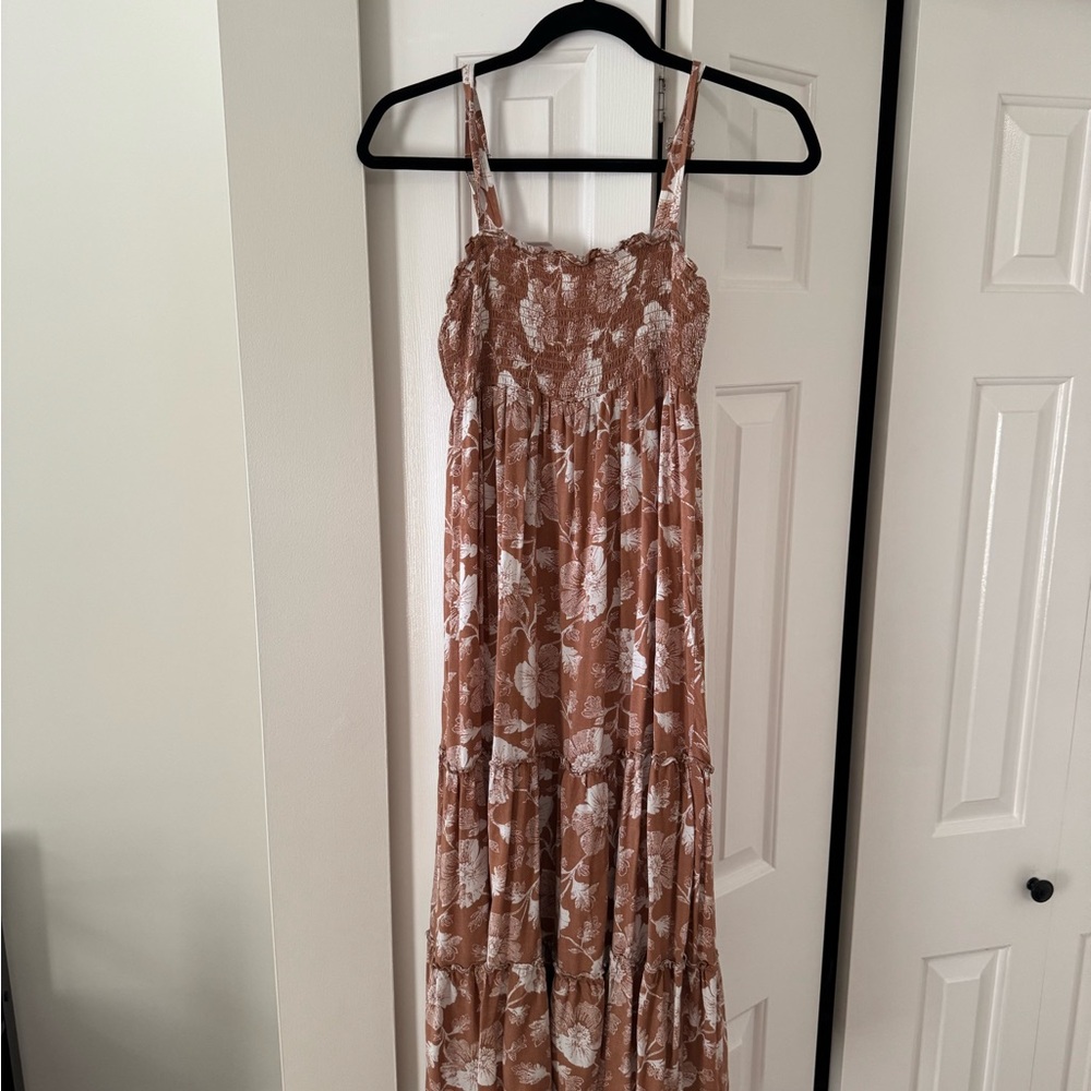 Chic Floral Maxi Dress in Brown and White